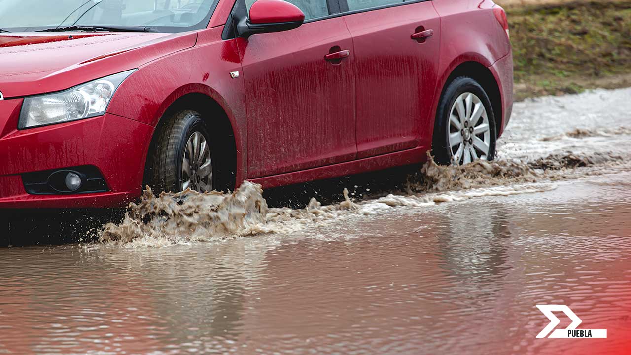 La lluvia en Puebla ha causado diversos accidentes viales. Revisa las recomendaciones para prevenir accidentes y los detalles del clima según el Servicio Meteorológico Nacional.