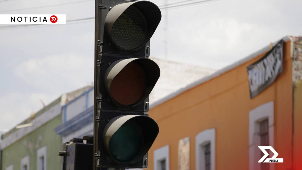 El Ayuntamiento intervendrá más de 3,400 semáforos, modernizando la red eléctrica y señalética para brindar una movilidad más segura y ordenada en la capital poblana.