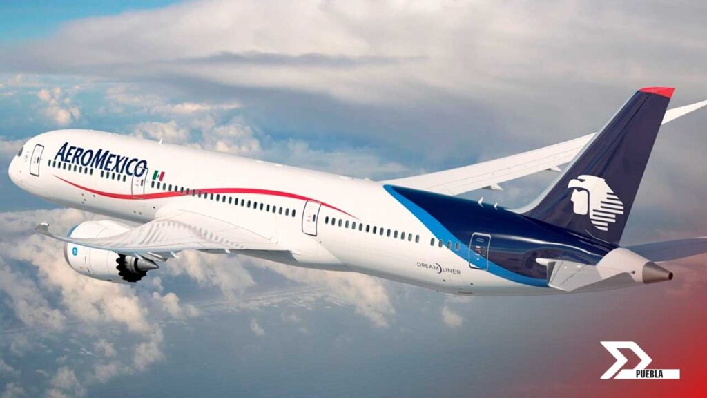 Aeroméxico ha sido reconocida como la aerolínea más puntual del mundo en 2024, superando a Delta y Qatar Airways con un 86.7% de vuelos a tiempo.