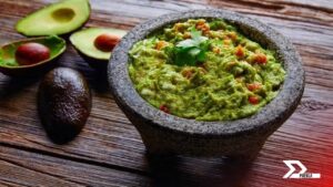 Las exportaciones y el aumento en el costo del aguacate elevan el precio del guacamole en el Super Bowl. Conoce las cifras y el impacto económico para los consumidores estadounidenses.