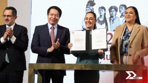 El gobierno de México prohíbe el maíz transgénico con una reforma constitucional. La medida busca preservar cultivos nativos y fortalecer la soberanía alimentaria.