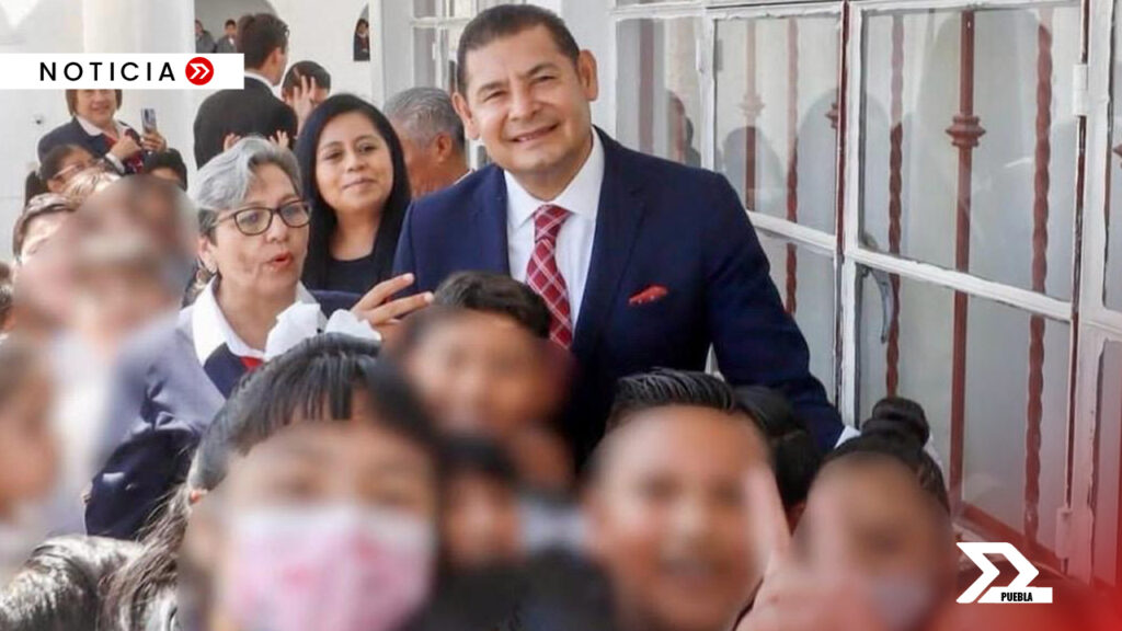 El gobernador Alejandro Armenta visita su alma máter en Puebla, reafirmando su compromiso con la educación a través de infraestructura renovada y nuevas iniciativas para los estudiantes.